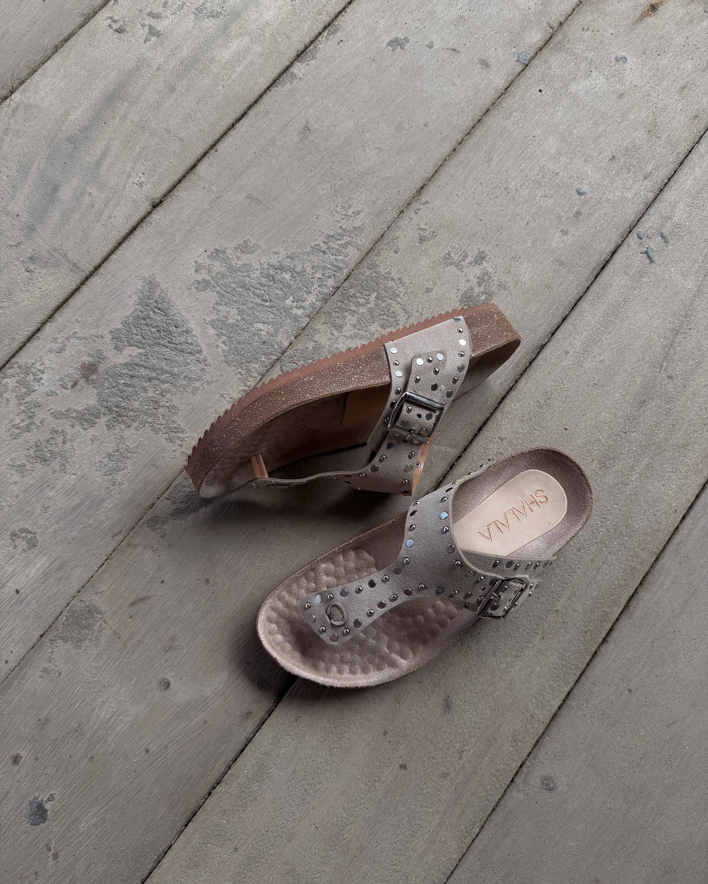 SANDALIA TACHES DEDO